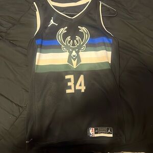 Giannis Antetokoumpo Milwaukee Bucks Alternate Jersey
